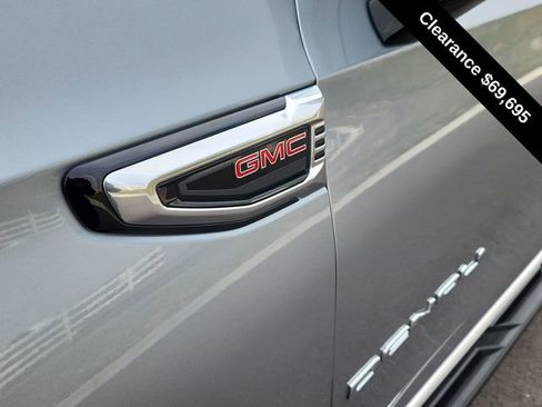 Used 2025 GMC Yukon XL Denali image 12