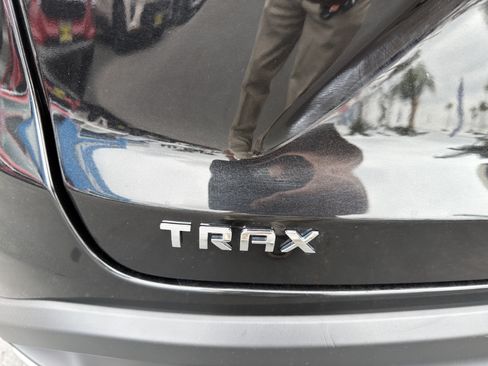 Used 2025 Chevrolet Trax LT FWD image 35