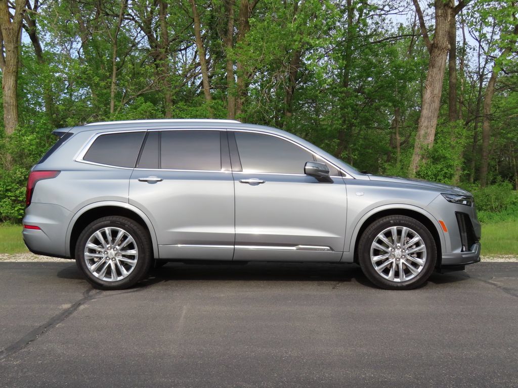 Used 2024 Cadillac XT6 Premium Luxury AWD/4WD image 2