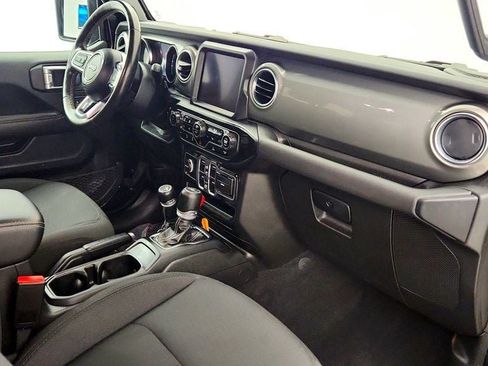 Used 2022 Jeep Wrangler Unlimited Sahara w/ Cold Weather Group AWD/4WD image 26