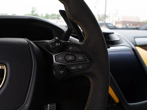 Used 2024 Lamborghini Revuelto AWD/4WD image 18