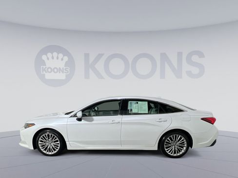 Used 2019 Toyota Avalon Limited image 2