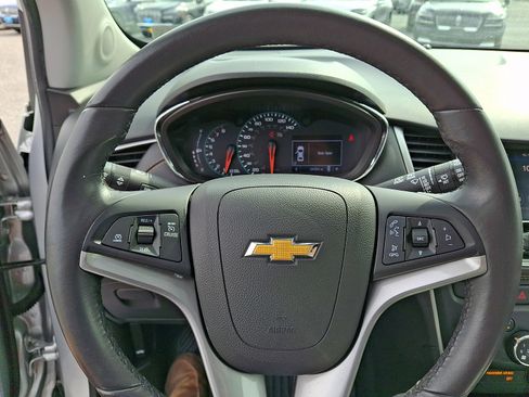 Used 2020 Chevrolet Trax LT w/ Sun & Sound Package AWD/4WD image 18