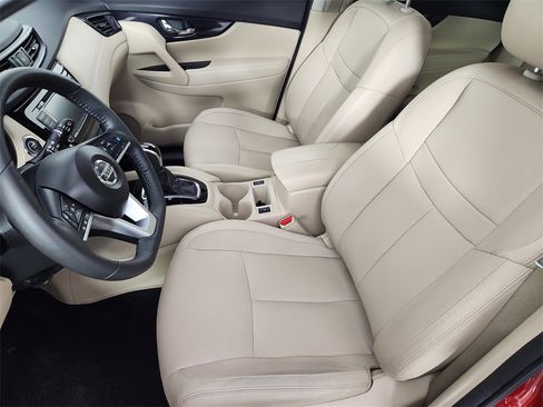 Used 2020 Nissan Rogue SL w/ Premium Package image 11