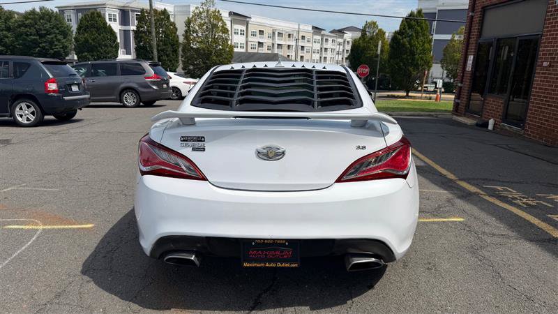 Used 2015 Hyundai Genesis 3.8 RWD image 10
