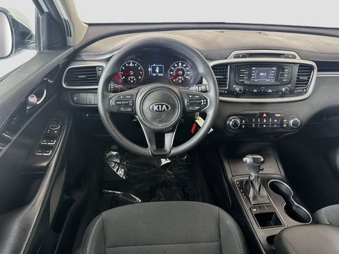 Used 2017 Kia Sorento FWD image 17