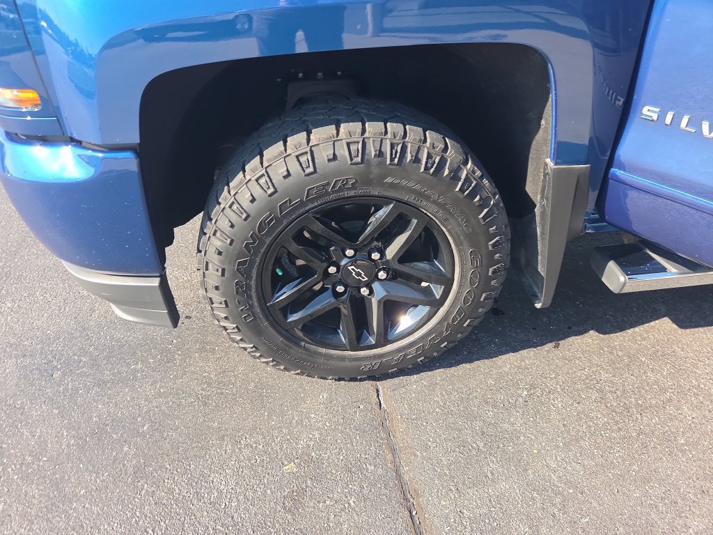 Certified 2018 Chevrolet Silverado 1500 LT w/ All Star Edition AWD/4WD image 31