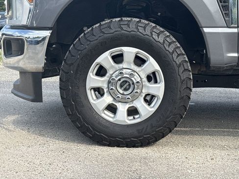 Used 2024 Ford F250 XLT AWD/4WD image 9