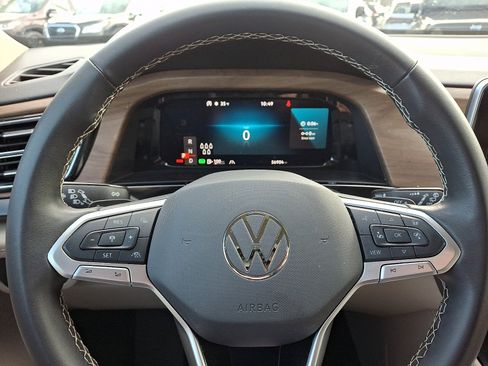 Certified 2024 Volkswagen Atlas SE image 18