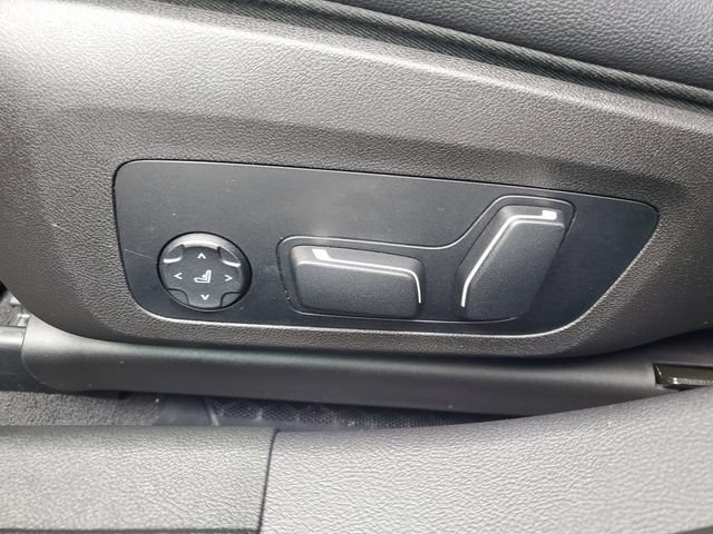 Used 2025 BMW M340i RWD image 11