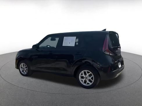 Used 2025 Kia Soul LX w/ LX Technology Package image 10