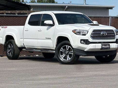 Used 2016 Toyota Tacoma TRD Sport w/ Towing Package AWD/4WD image 2