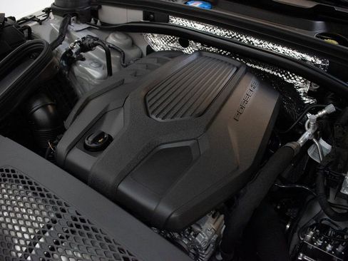 New 2026 Porsche Macan image 18