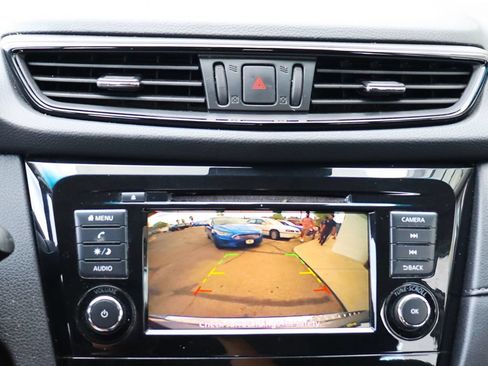 Used 2020 Nissan Rogue S FWD image 47