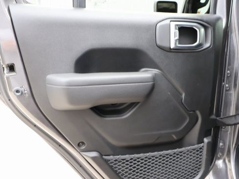 Used 2022 Jeep Gladiator Sport image 16