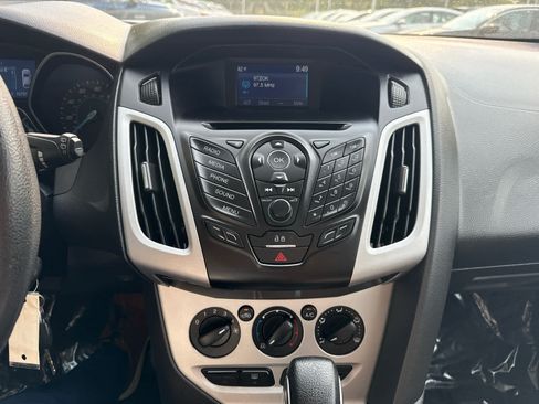 Used 2014 Ford Focus SE FWD image 20