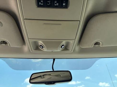 Used 2013 Chrysler Town & Country Touring FWD image 21