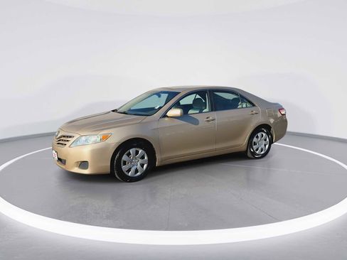 Used 2011 Toyota Camry LE image 4
