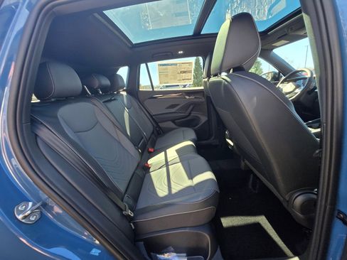 New 2026 Volkswagen Tiguan SE R-Line image 11