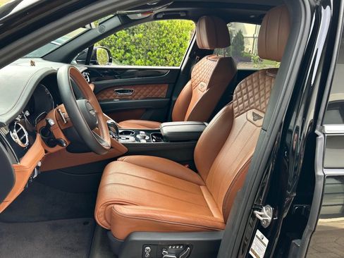 Certified 2022 Bentley Bentayga AWD/4WD image 4