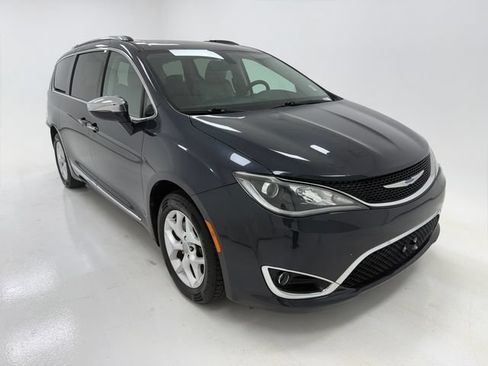 Used 2020 Chrysler Pacifica Limited FWD image 2