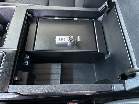 Used 2022 Toyota Tundra Limited image 31