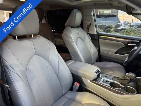 Used 2022 Toyota Highlander Limited image 11
