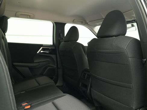 Used 2025 Mitsubishi Outlander ES image 31