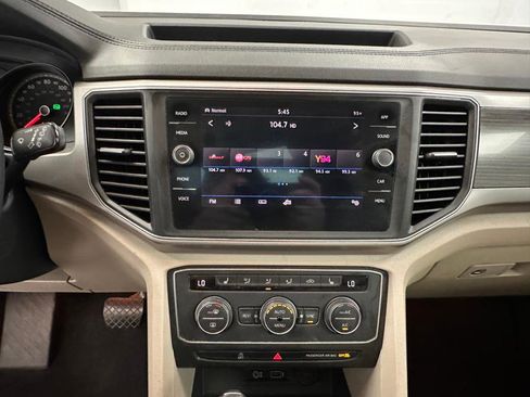 Used 2019 Volkswagen Atlas SE w/ Panoramic Sunroof Package image 28