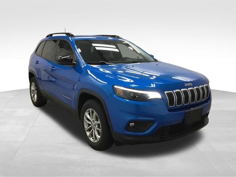 Used 2022 Jeep Cherokee Latitude Lux w/ Mopar Interior Package image 3