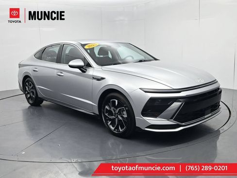 Used 2025 Hyundai Sonata SEL FWD image 1