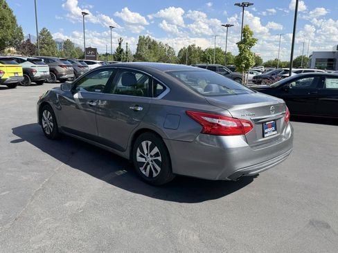 Used 2017 Nissan Altima 2.5 S w/ Power Driver Seat Package FWD image 3