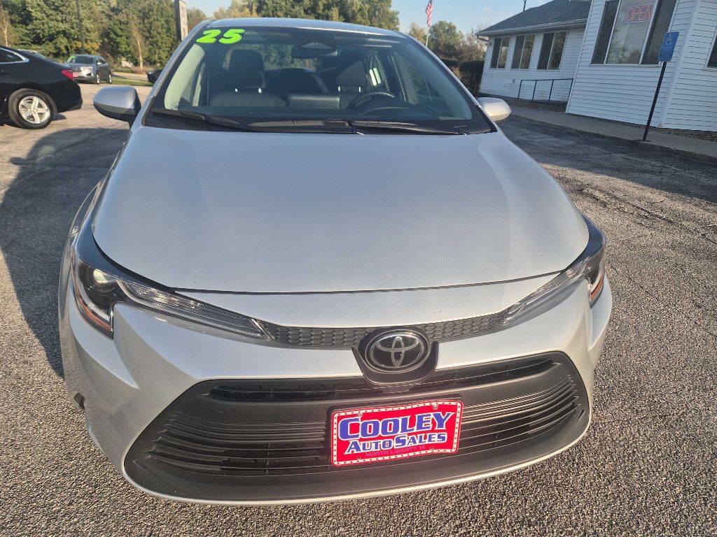 Used 2025 Toyota Corolla LE FWD image 3