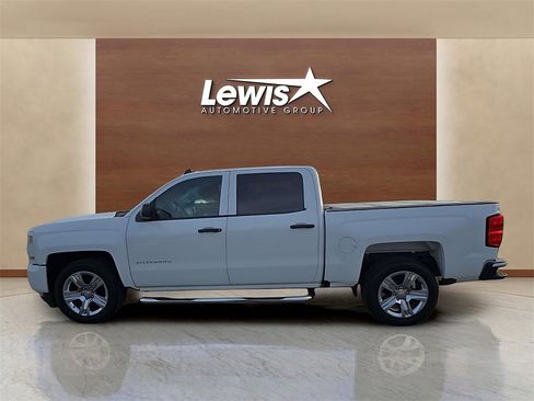 Used 2018 Chevrolet Silverado 1500 Custom w/ Custom Value Package image 2