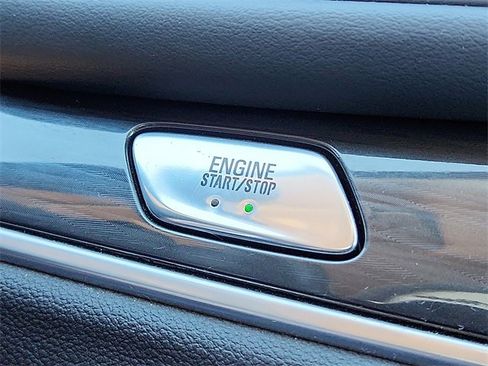 Used 2020 Buick Enclave Essence w/ LPO, Touring Package image 20