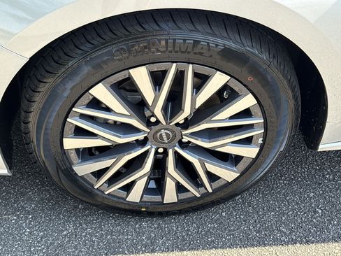 Certified 2024 Nissan Altima 2.5 SV FWD image 27