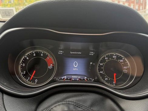 Used 2022 Jeep Cherokee Trailhawk image 16