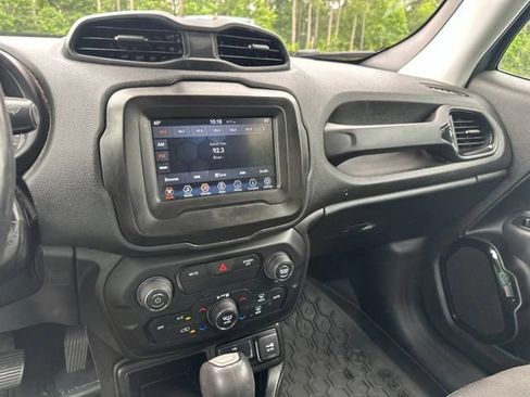 Used 2018 Jeep Renegade Altitude w/ Popular Equipment Group FWD image 12