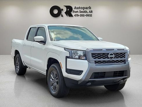 Used 2025 Nissan Frontier SV w/ Tow Package AWD/4WD image 1