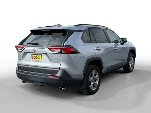 Used 2025 Toyota RAV4 XLE FWD image 5