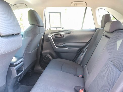 Used 2021 Toyota RAV4 LE AWD/4WD image 19