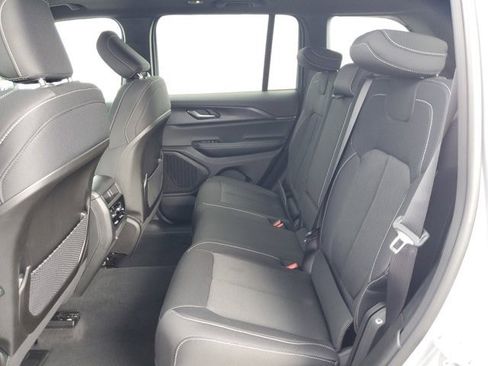 New 2024 Jeep Grand Cherokee Laredo X image 7