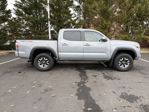 Used 2021 Toyota Tacoma TRD Off-Road w/ Technology Package image 11