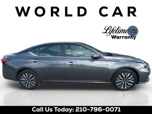 Used 2025 Nissan Altima 2.5 SV w/ SV Premium Package FWD image 2
