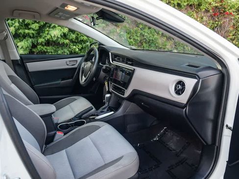 Used 2017 Toyota Corolla LE FWD image 15