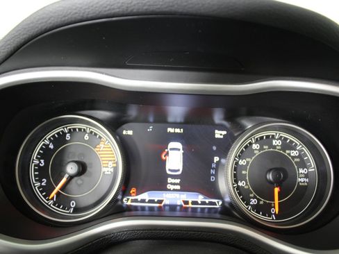 Used 2016 Jeep Cherokee Limited w/ Technology Group image 17