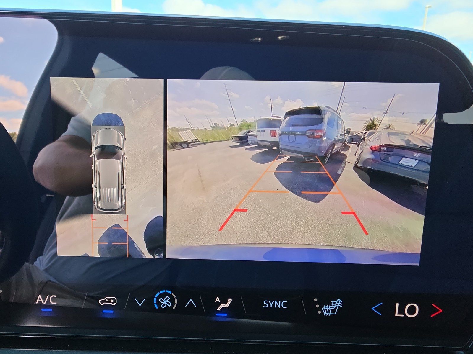 Used 2026 Chevrolet Traverse LT w/ Driver Confidence Package FWD image 18