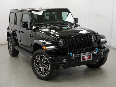 Used 2022 Jeep Wrangler Unlimited Sahara AWD/4WD image 8