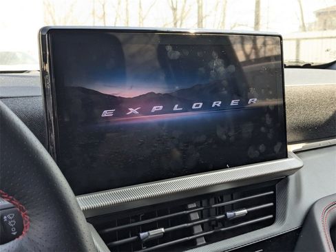 Used 2025 Ford Explorer ST-Line w/ ST-Line Street Pack image 7