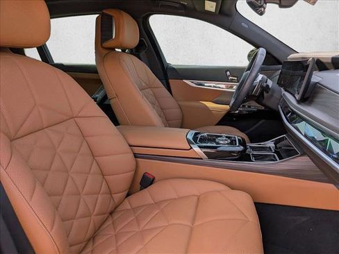 Certified 2024 BMW 740i xDrive AWD/4WD image 15